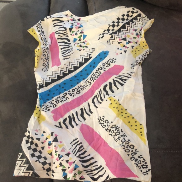 Wet seal extra large T-shirt with Sleeves white with blue yellow pink an… - Picture 4 of 4